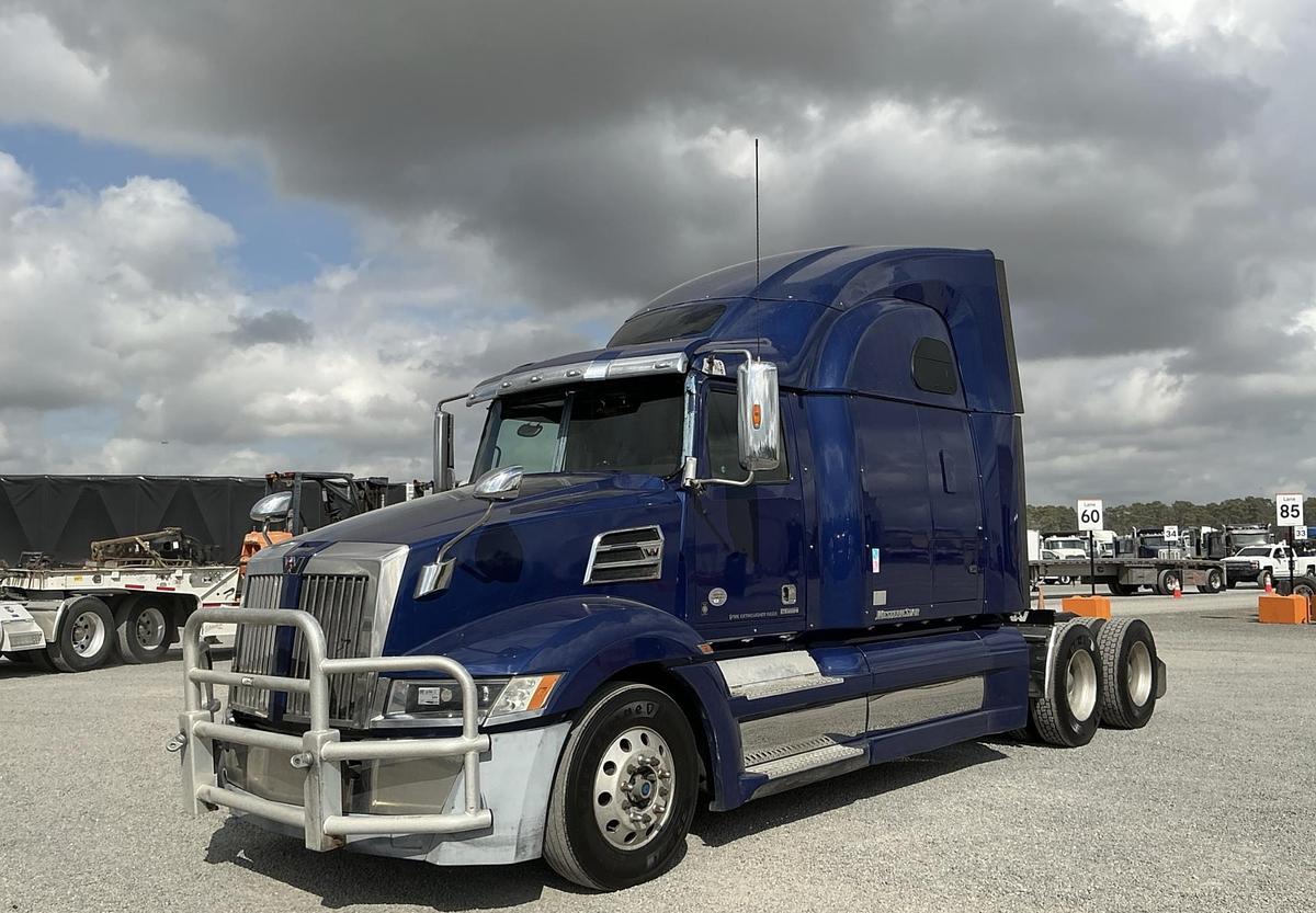 Used 2022 Western Star 5700 6x4 Sleeper Truck Tractor