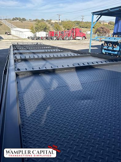 Used 2005 Gooseneck Flat Bed 