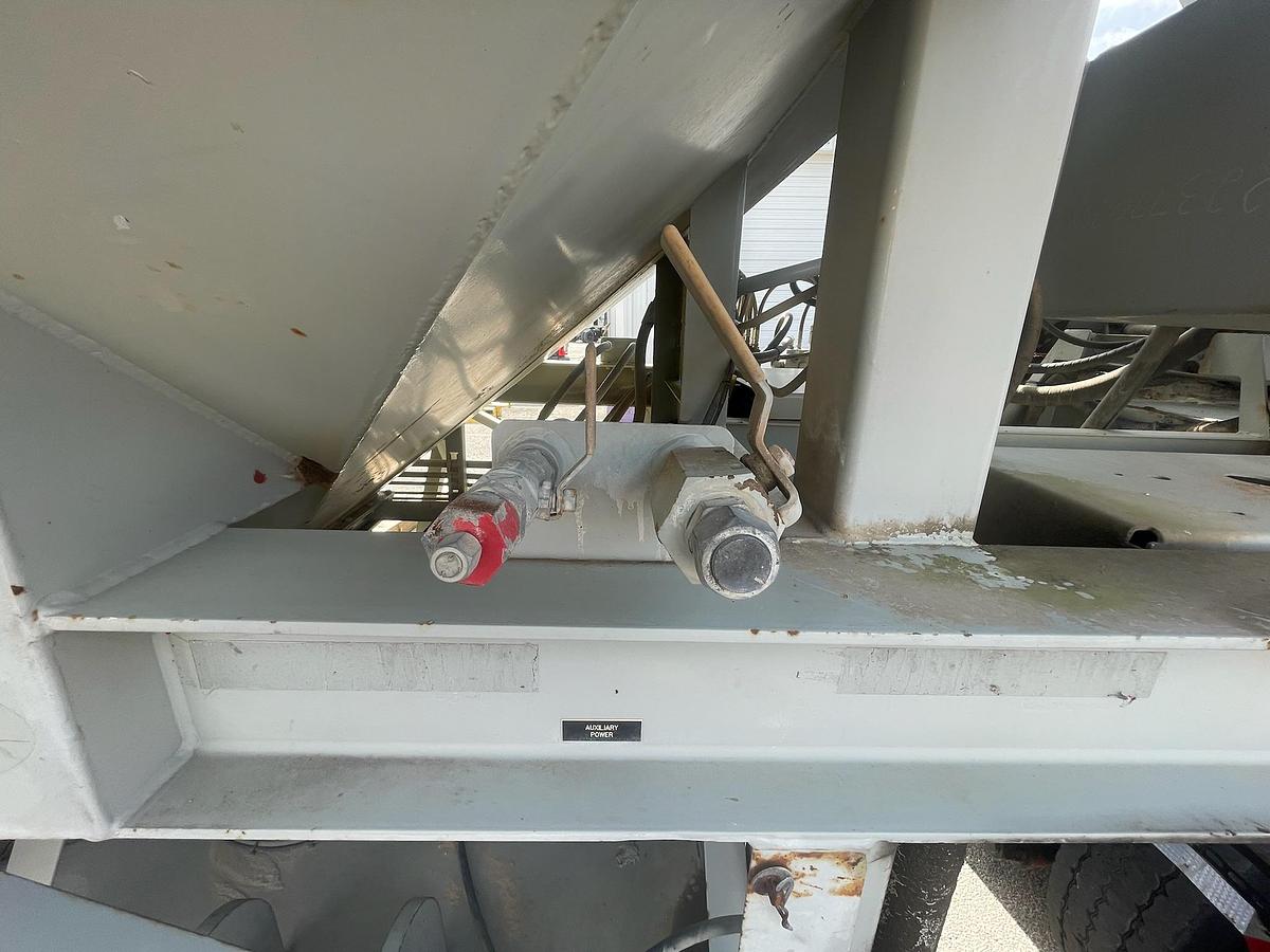 Used 2011 Appco FS-40 Bulk Sand Storage Trailer