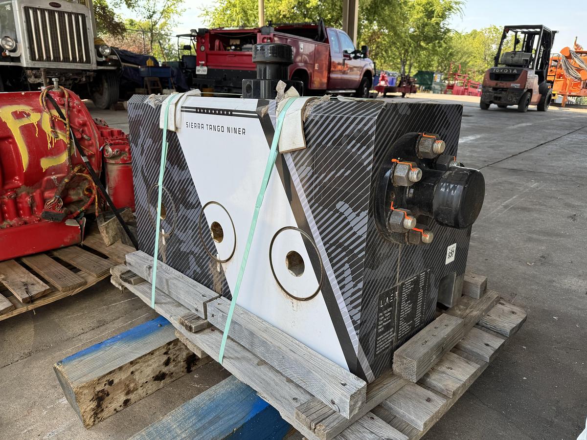 Used Sierra Tango Niner 150-3024 Triplex Fluid End - 4 1/2'' Plungers - NEW!