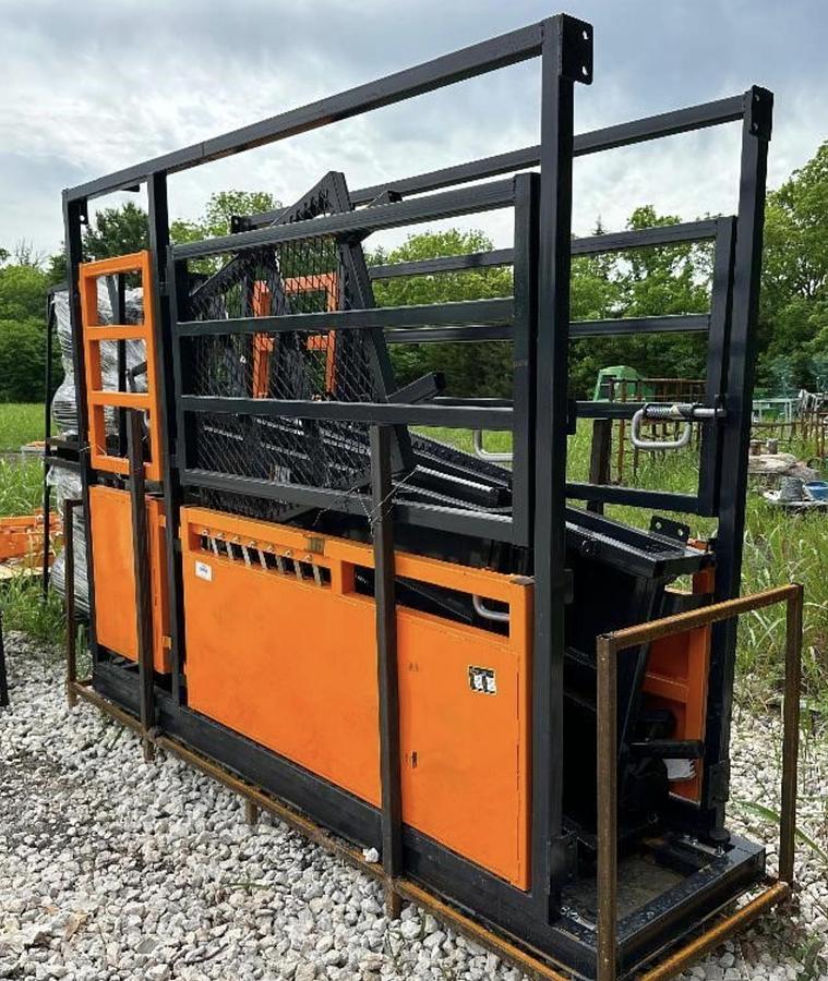 Used Unused 2026 Landhonor LHR-CSC10 10ft Cattle Squeeze Chute
