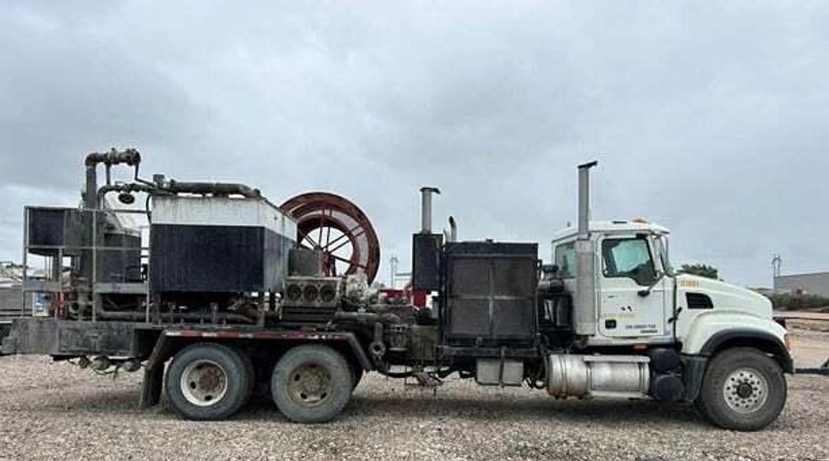 Used 2005 MACK CV513 T/A CEMENT SPM TRIPLEX PUMP TRUCK