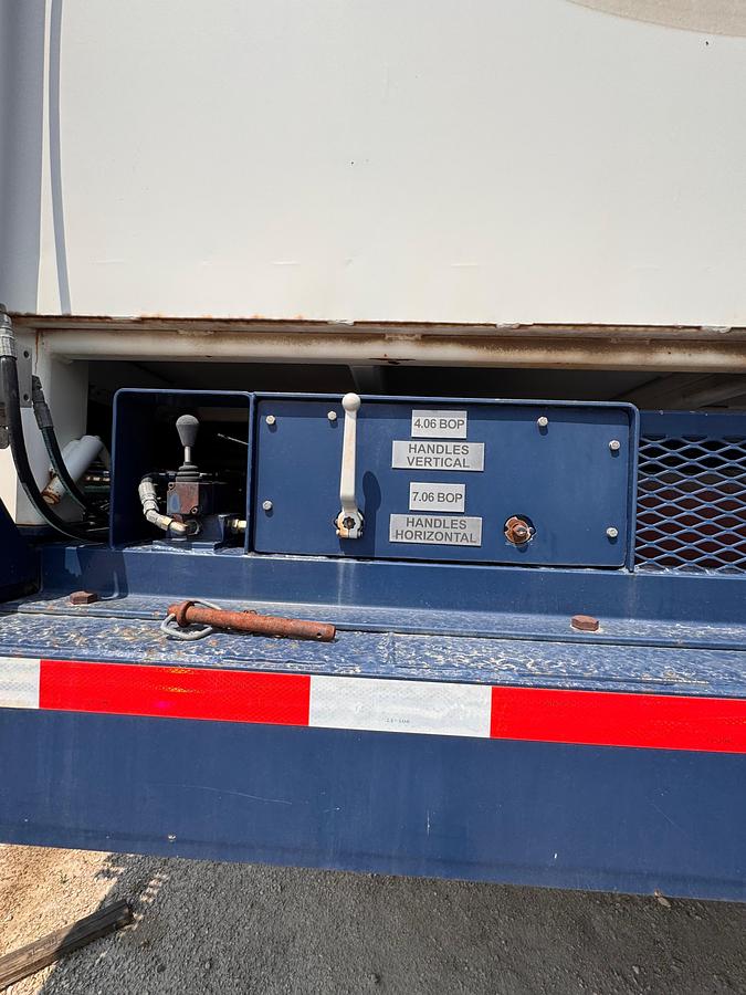 Used 2008 National 1800 Series 40 Ton Crane Trailer