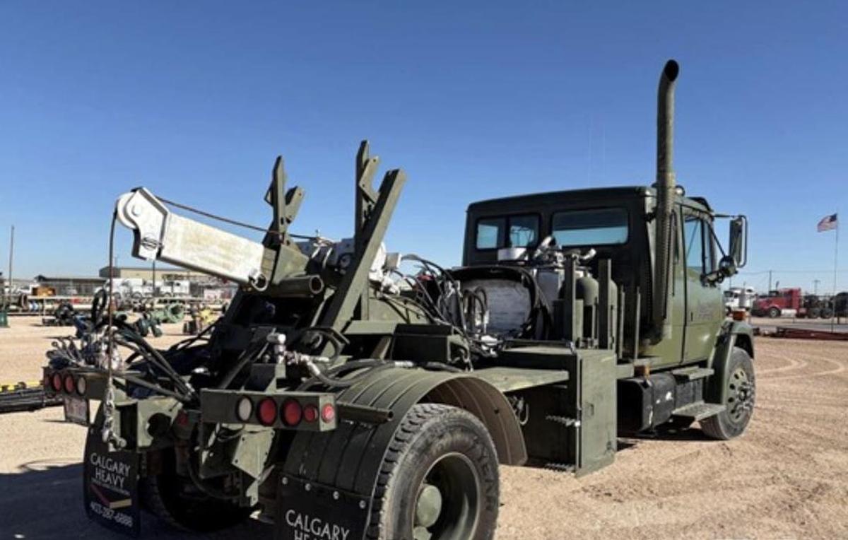 Used 2001 Freightliner FL-70 Mobile Hydraulic Power Pack Truck