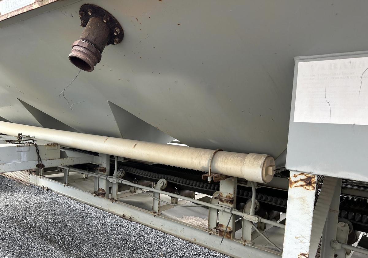 Used 2011 Appco FS-40 Bulk Sand Storage Trailer