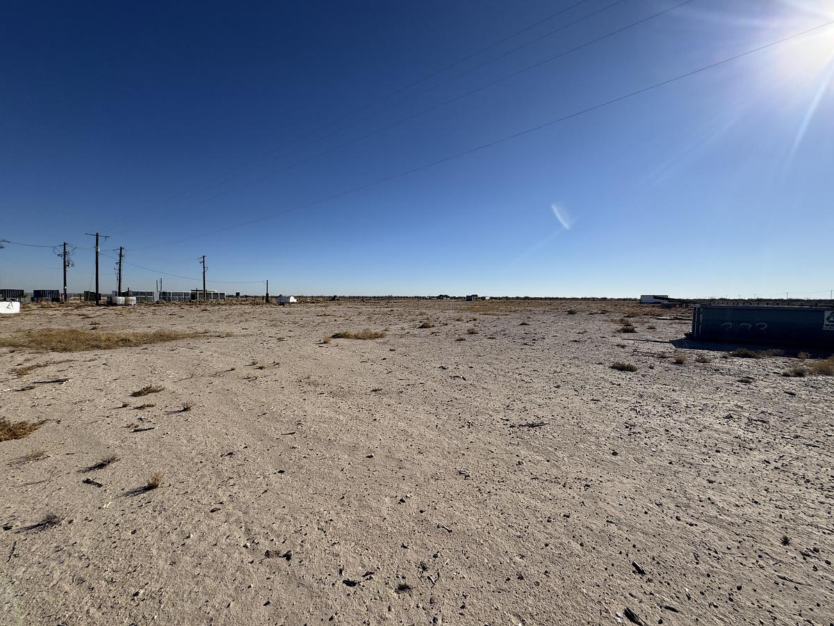 Used REAL ESTATE - 5 ACRES - PECOS, TEXAS