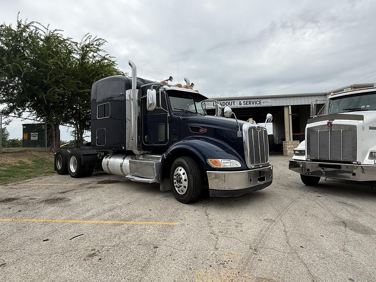 Used 2012 Peterbilt 386 Truck