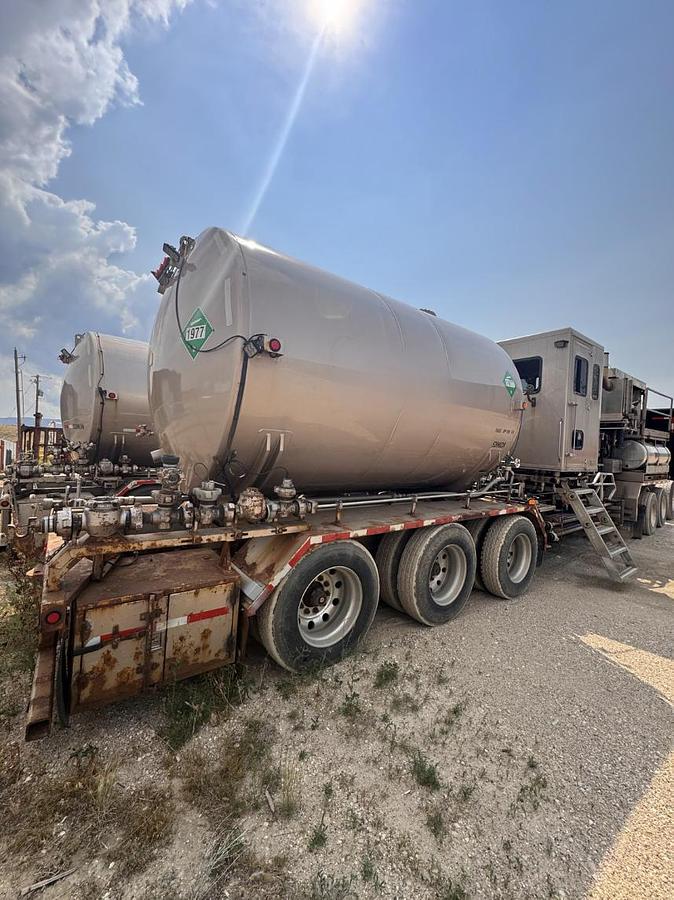 Used 2006 Peerless 42ft Tri-Axel Drop Deck Non-Fired Nitrogen Pump Trailer