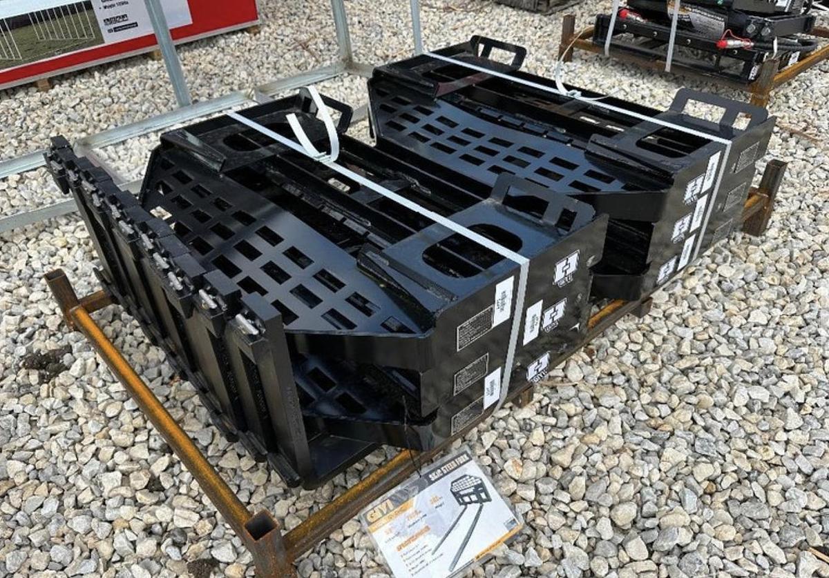 Used 2026 GIYI GY-DHC 59in Forks Skid Steer Attachment (UNUSED)