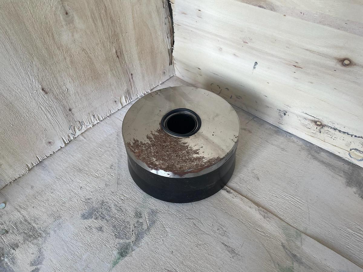 Used (86) Piston Rubber Bonded 6-1/4" (UNUSED)