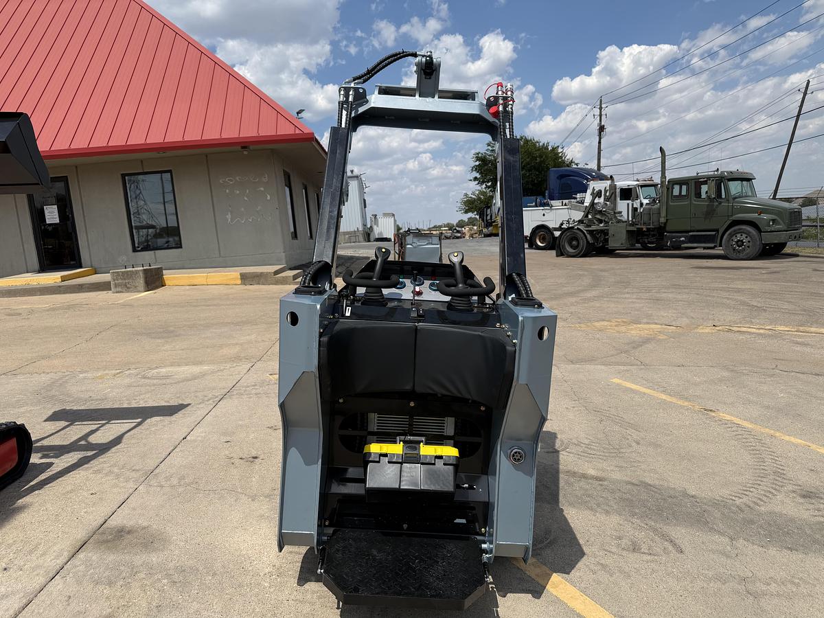 Used (2) 2026 Sdlanch SSL1200 Skid Steer - BRAND NEW!