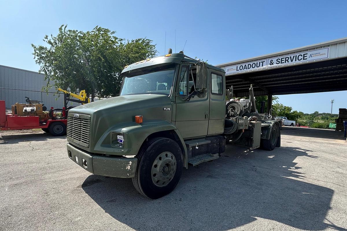 Used 2001 Freightliner FL-70 Mobile Hydraulic Power Pack Truck