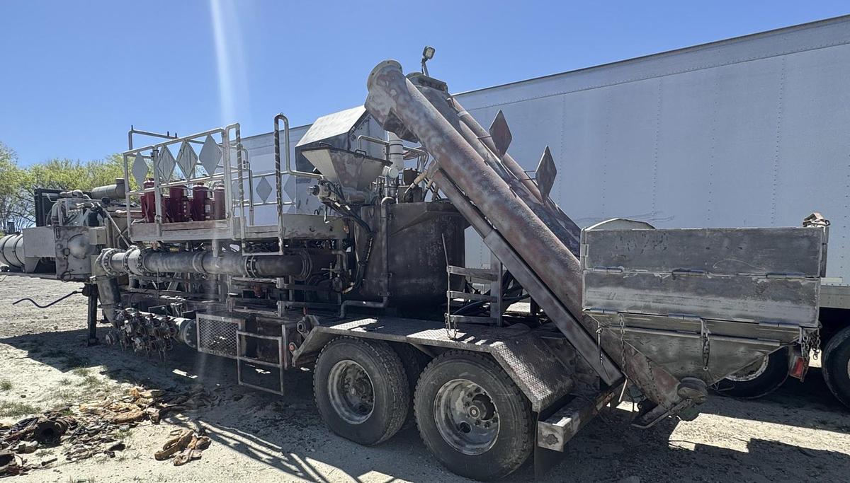Used 2011 NOV Rolligan MT-1060 Triple Screw Frac Blender - Cummins QSM11 Diesel Engine - HPU, Cummins QSM15 Power - Air Ride Suspension