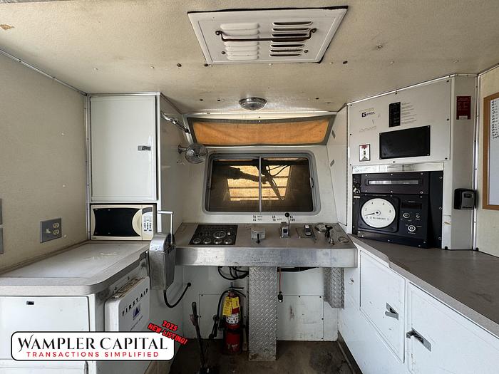 Used 2001 Freightliner Cabover Wireline Truck - CAT C16 Diesel Engine - GREAT TRUCK!