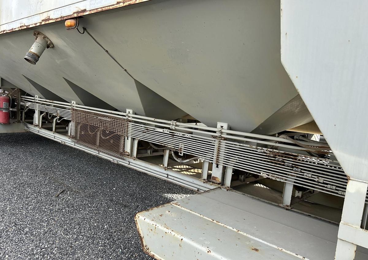 Used 2011 Appco FS-40 Bulk Sand Storage Trailer