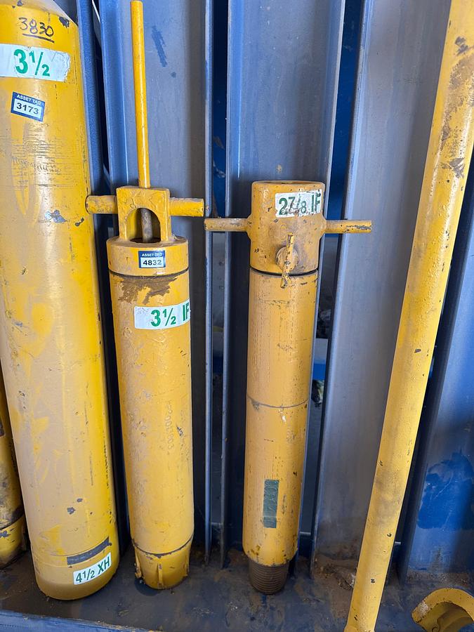 Used Hydraulic Cylinders / Actuators - Connections Listed Below