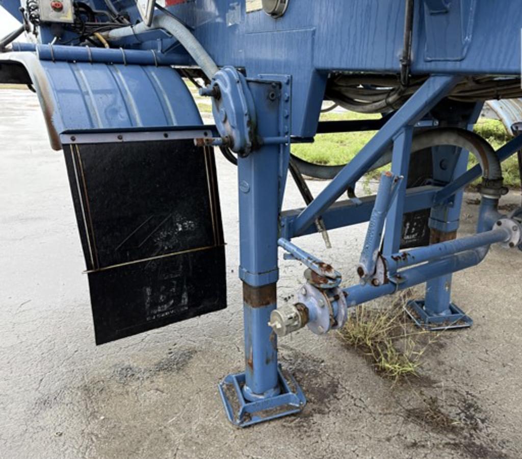 Used  2006 WORLEY WELDING WORKS 4,100 GAL 3-COMP T/A ACID TRANSPORT TRAILER