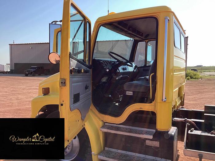 Used 2000 Freightliner FL70 Flatbed Truck FL70