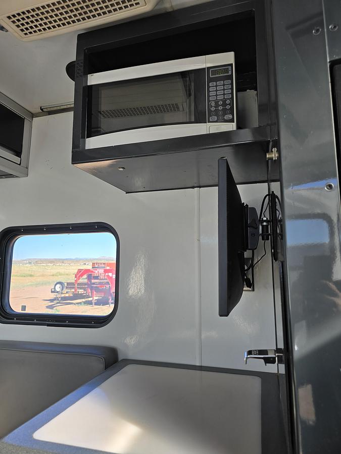 Used 2013 Peterbilt Extreme Wireline Truck