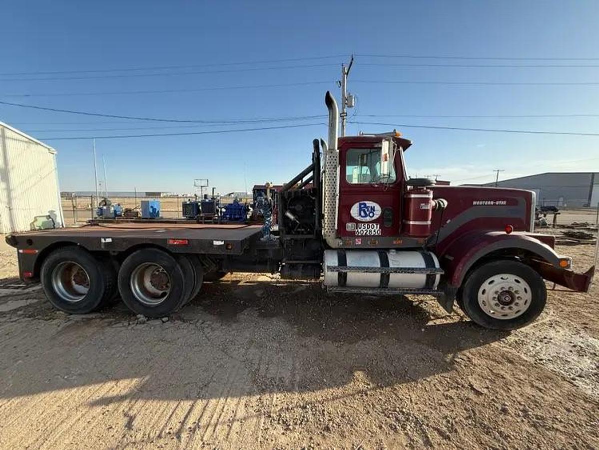 Used 1986 Western Star 4964 Tulsa 65K Mech Winch Truck