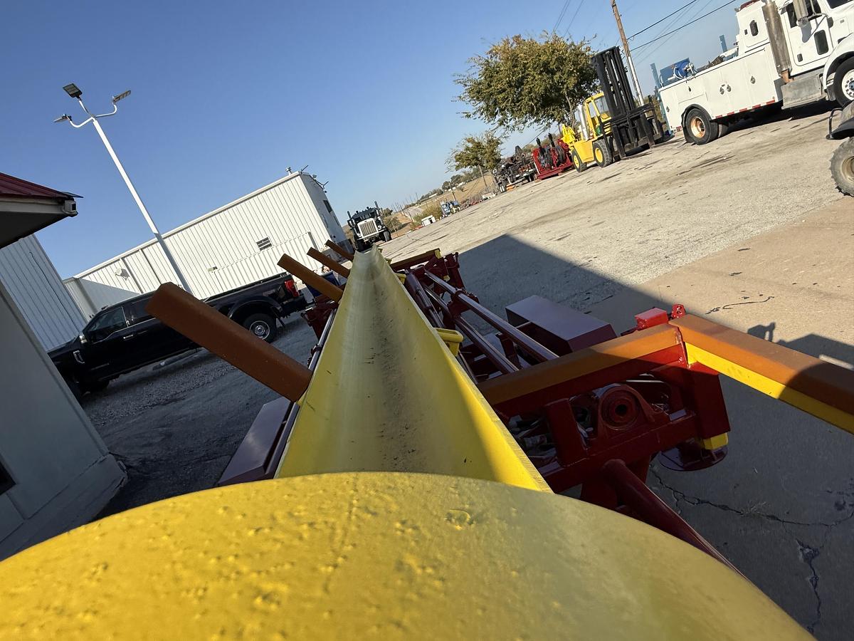 Used Vektor Gooseneck Hydraulic Pipe Handler Trailer