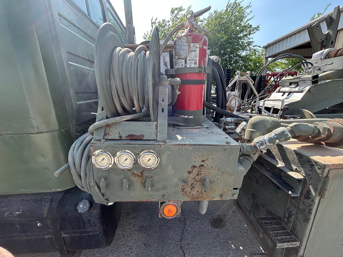 Used 2001 Freightliner FL-70 Mobile Hydraulic Power Pack Truck