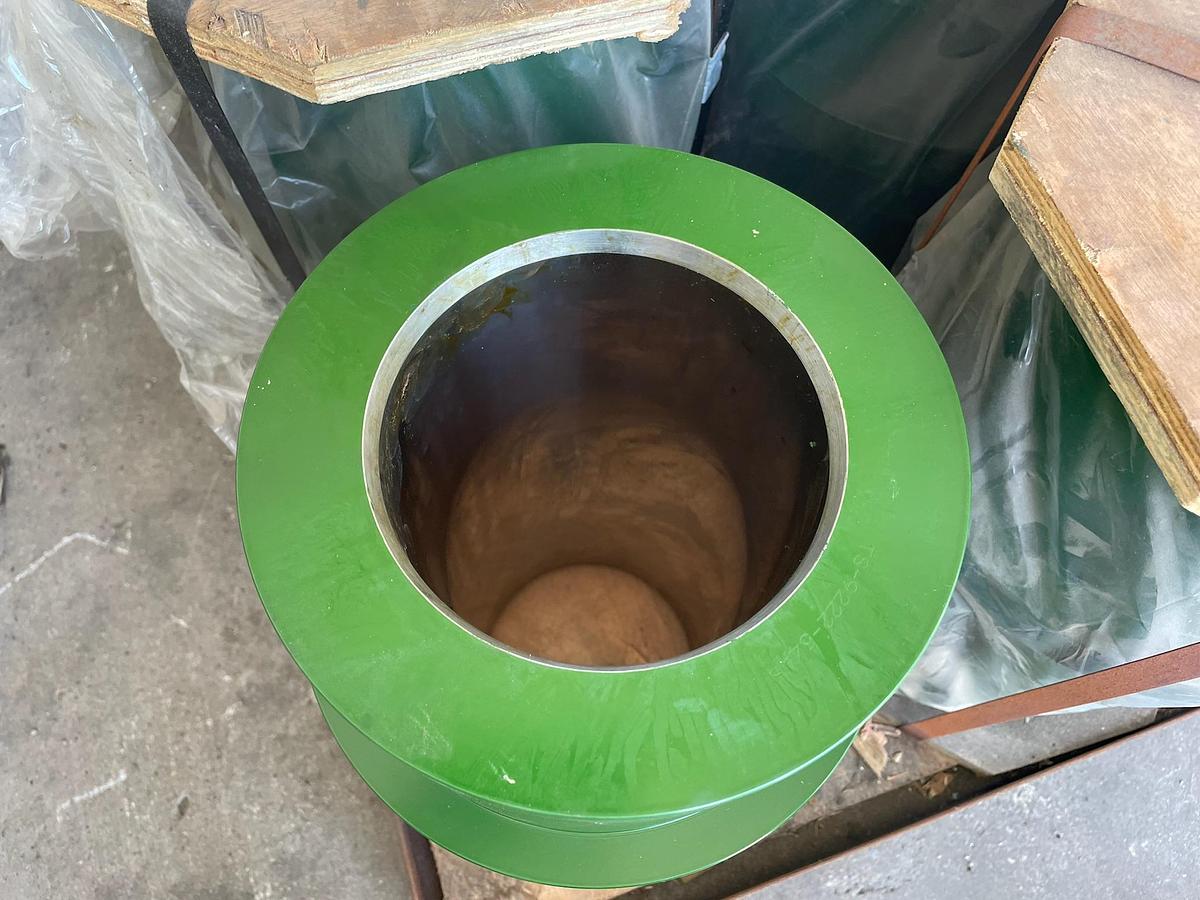 Used (9) SOILMEC 9T-1000 5-1/2" Chrome Pump Liners (UNUSED)