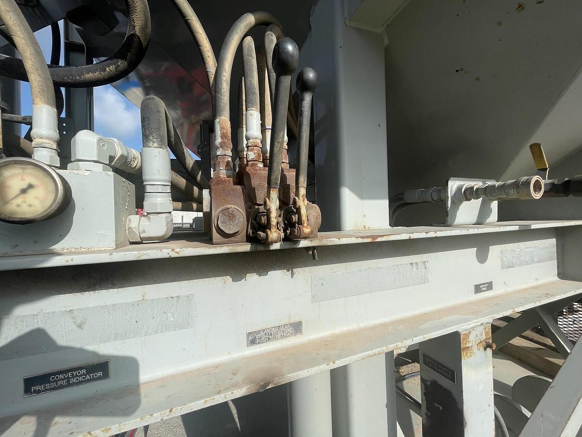 Used 2011 Appco FS-40 Bulk Sand Storage Trailer