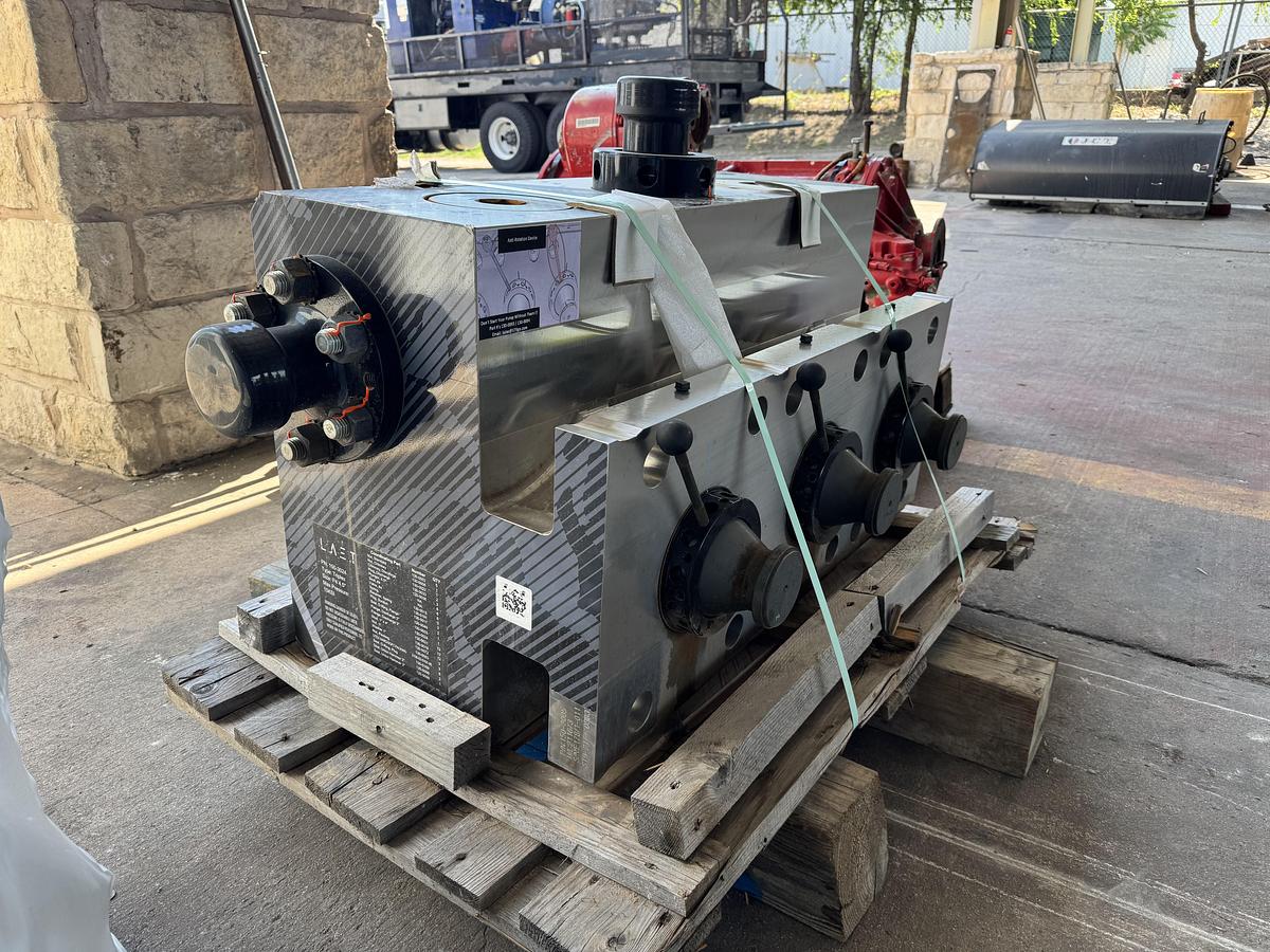 Used Sierra Tango Niner 150-3024 Triplex Fluid End - 4 1/2'' Plungers - NEW!