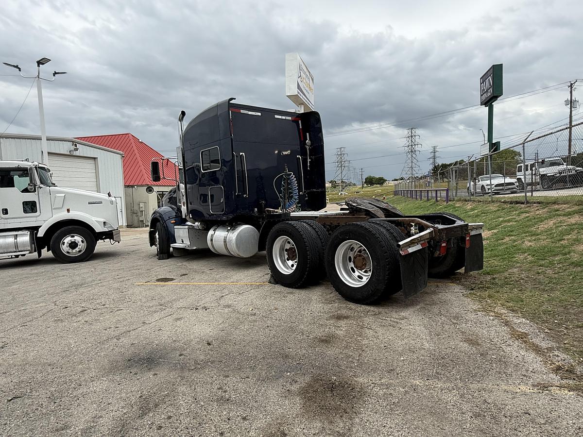 Used 2012 Peterbilt 386 Truck