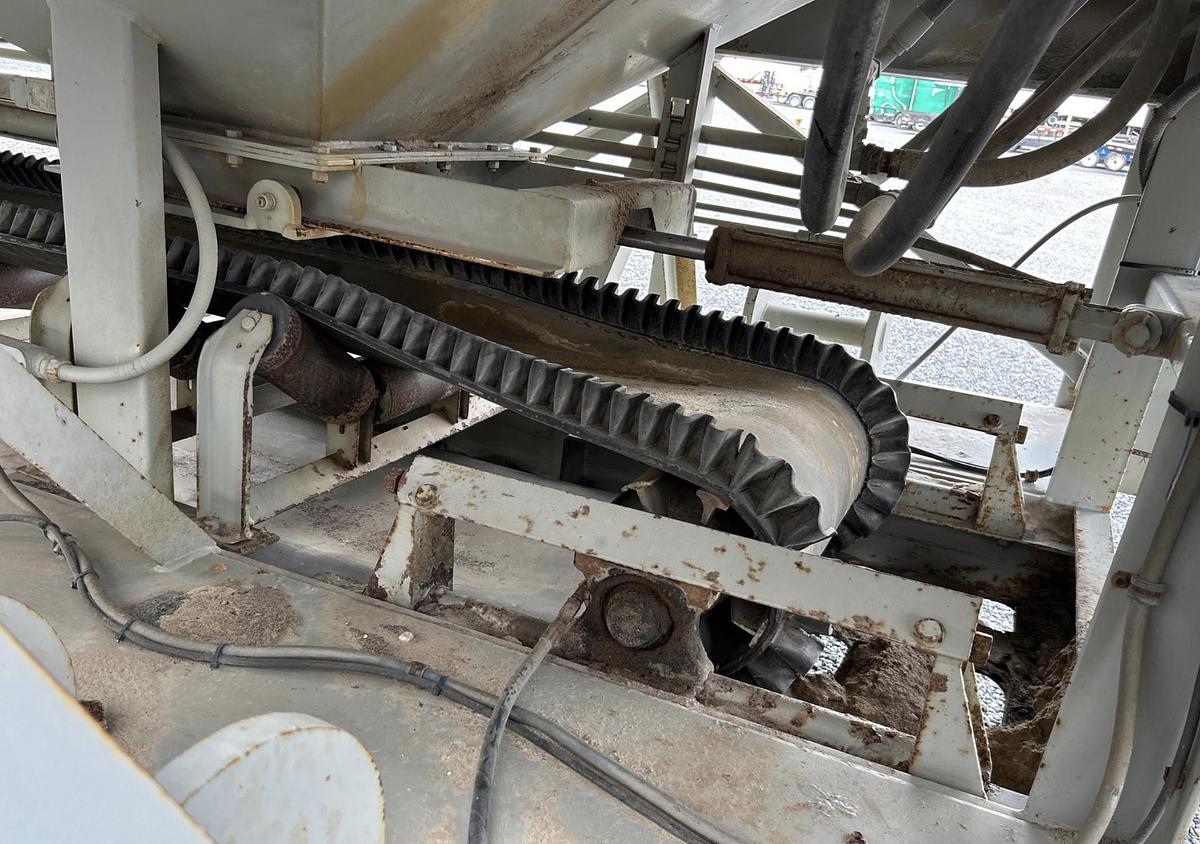 Used 2011 Appco FS-40 Bulk Sand Storage Trailer