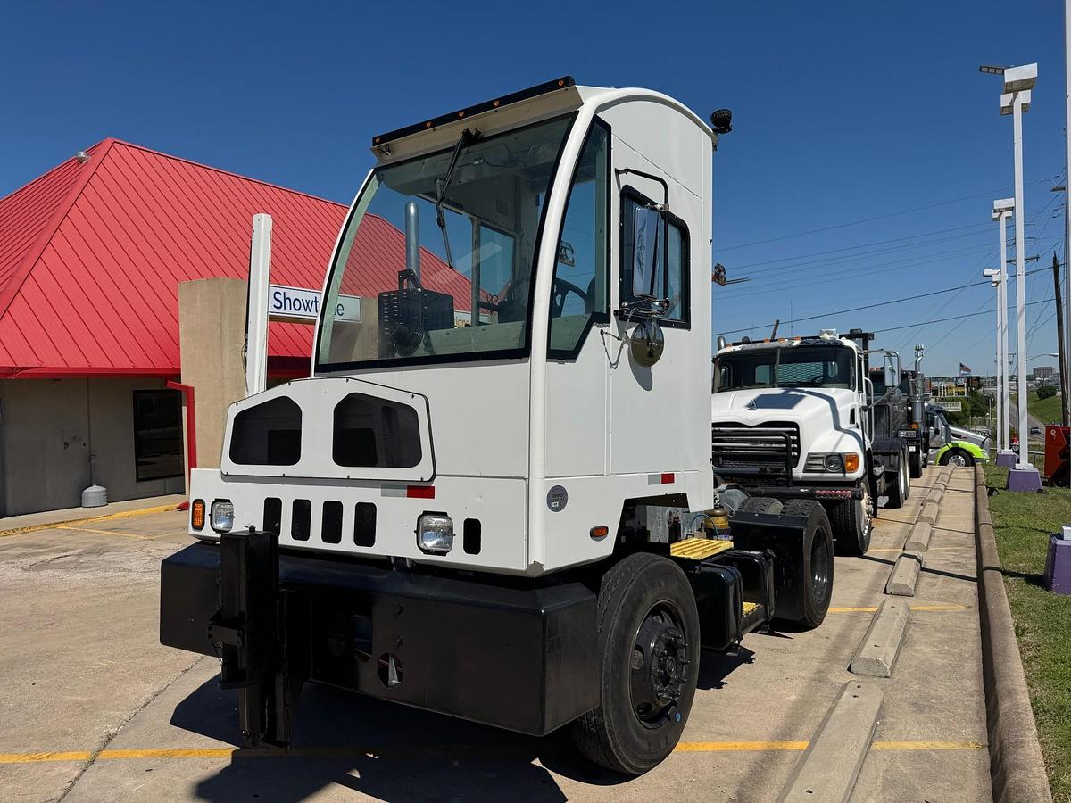 Used 2019 Autocar 4x2 Spotter Truck