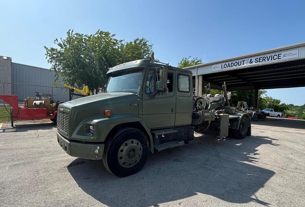 Used 2001 Freightliner FL-70 Mobile Hydraulic Power Pack Truck