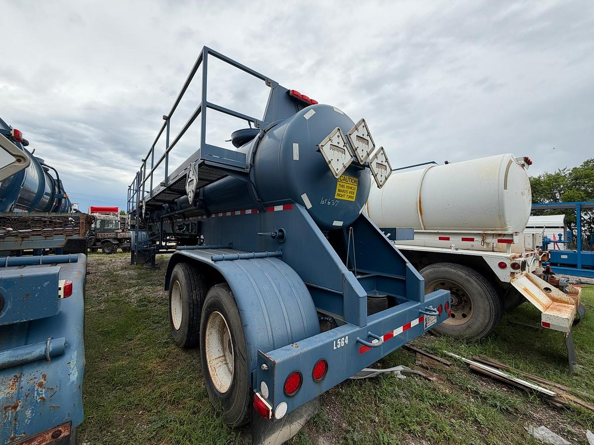 Used 2012 Wilco 4,100 Gallon with Hyd Agitators Acid Transport Trailer