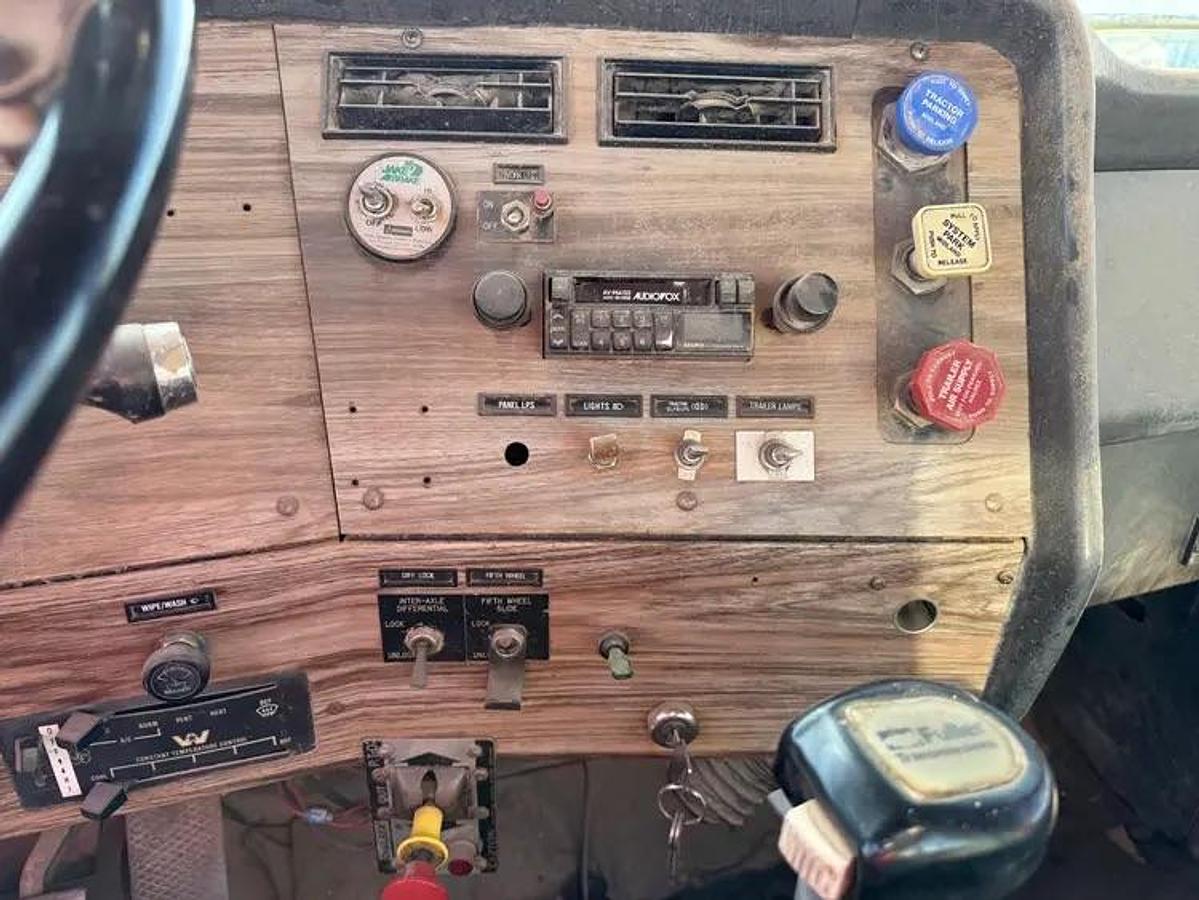Used 1986 Western Star 4964 Tulsa 65K Mech Winch Truck