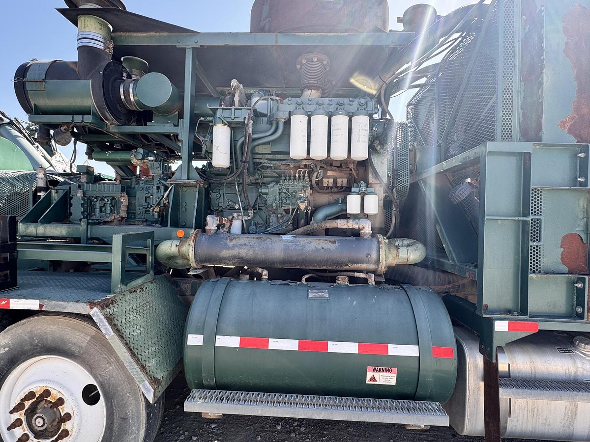 Used 2010 Mack High-Pressure Frac Pump Truck - GU820