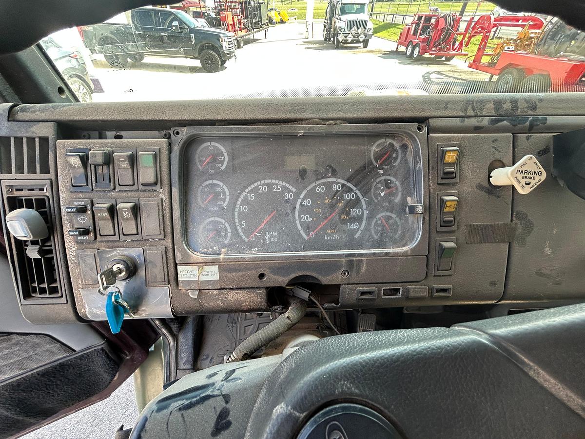 Used 2001 Freightliner FL-70 Mobile Hydraulic Power Pack Truck