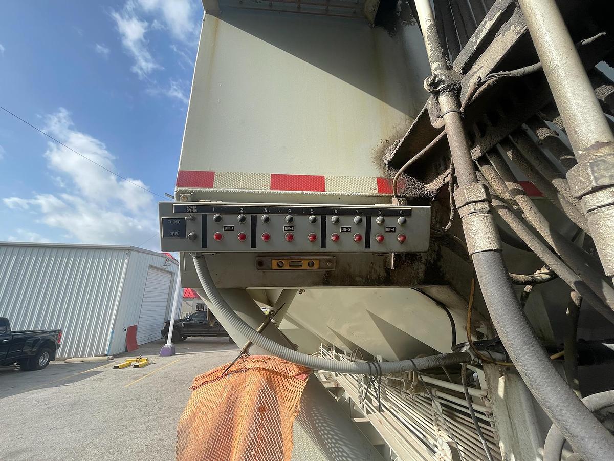 Used 2011 Appco FS-40 Bulk Sand Storage Trailer