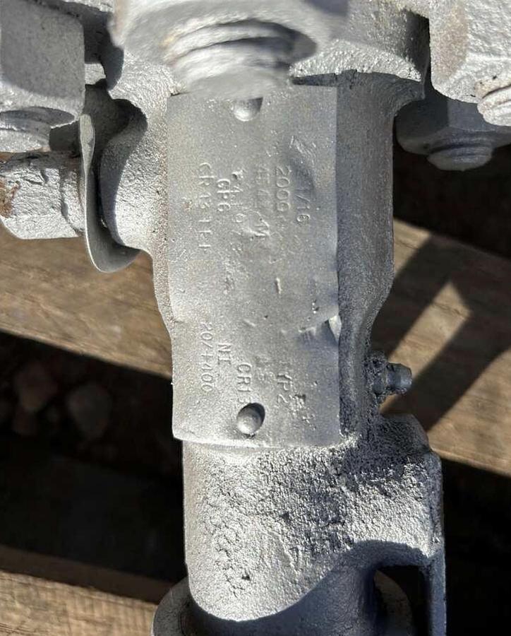 Used (1) Orbit 5", (2) Orbit 2 1/16", (1) 2" #1140 Valves
