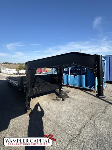 Used 2005 Gooseneck Flat Bed 