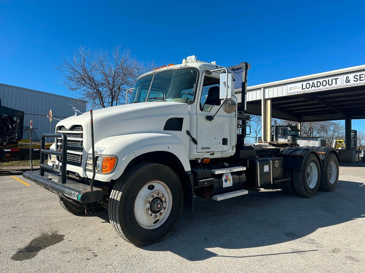 Used 2005 Mack Haul Truck CV713