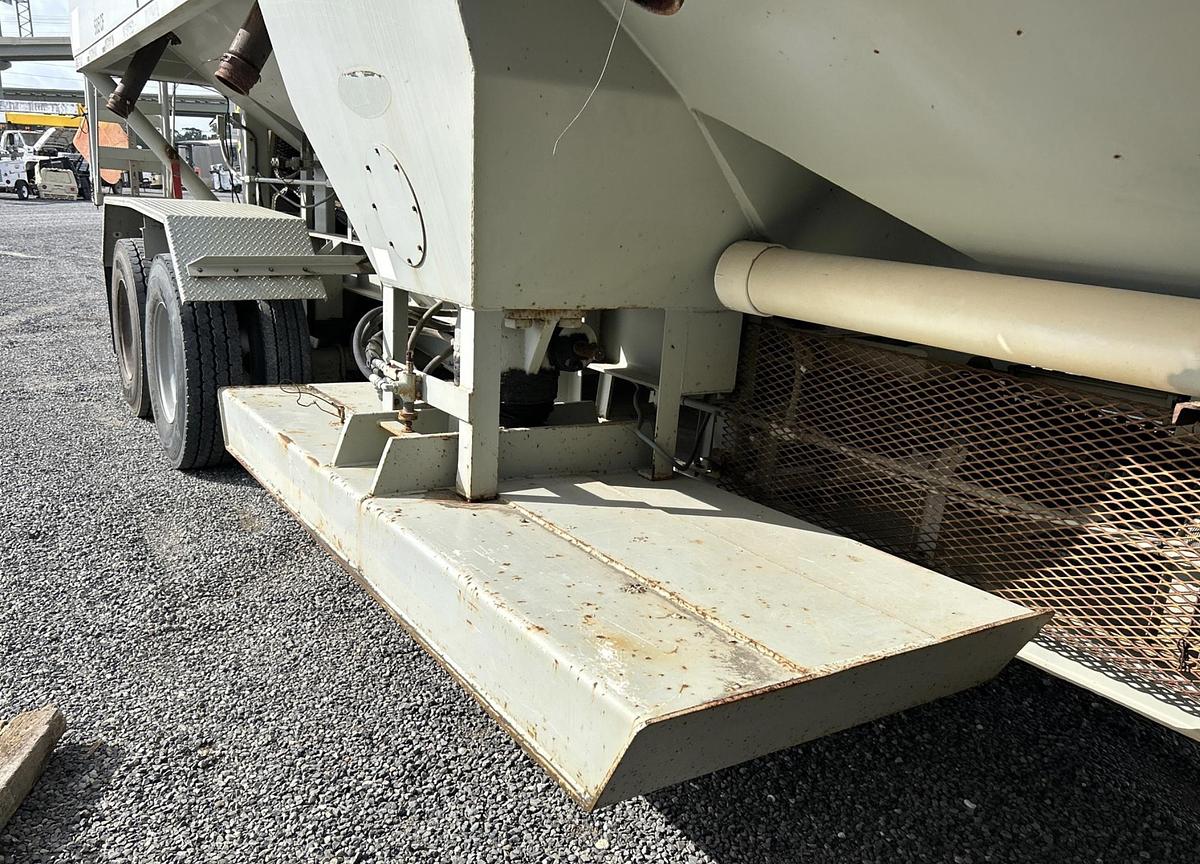 Used 2011 Appco FS-40 Bulk Sand Storage Trailer