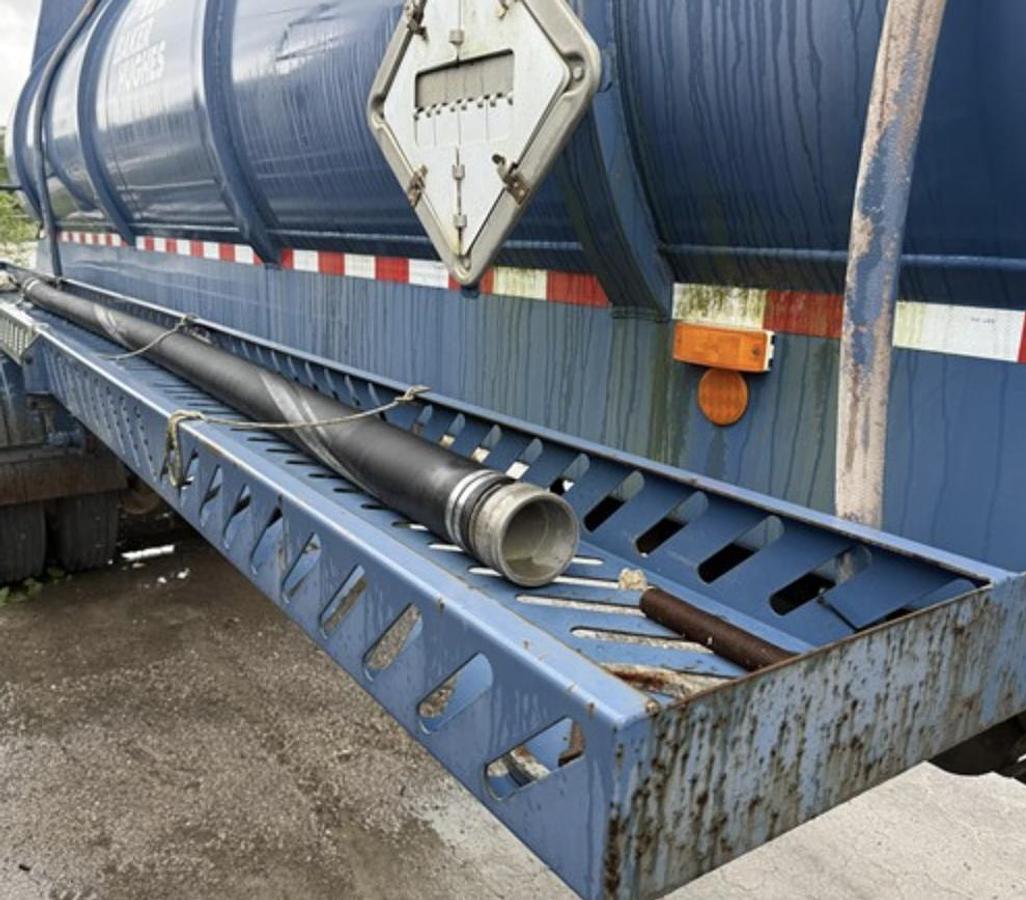 Used 2012 WILCO 4,100 GALLON W/ HYD AGITATORS T/A ACID TRANSPORT TRAILER