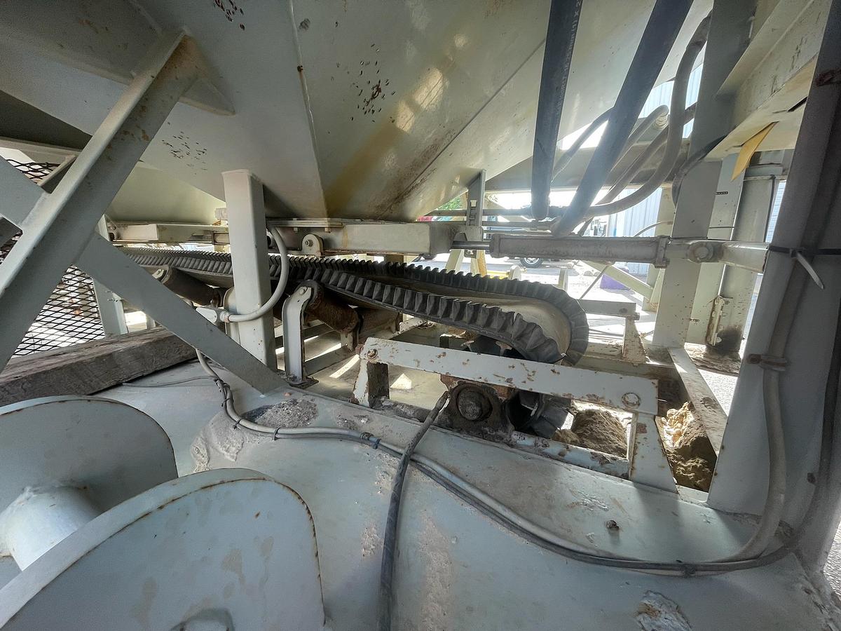 Used 2011 Appco FS-40 Bulk Sand Storage Trailer