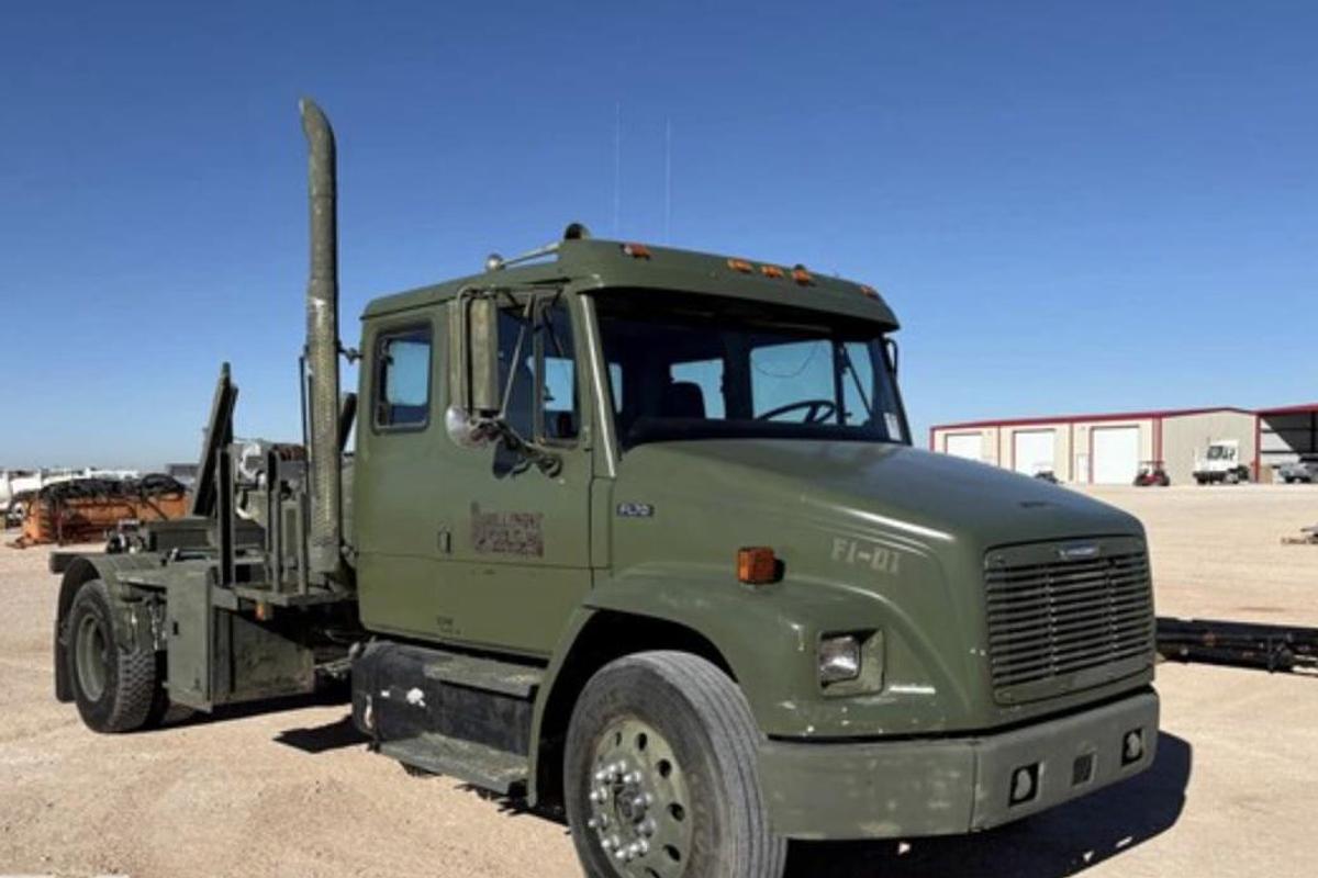 Used 2001 Freightliner FL-70 Mobile Hydraulic Power Pack Truck