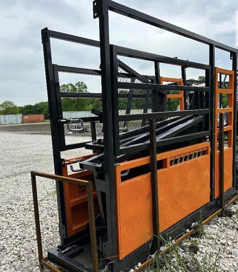 Used Unused 2026 Landhonor LHR-CSC10 10ft Cattle Squeeze Chute