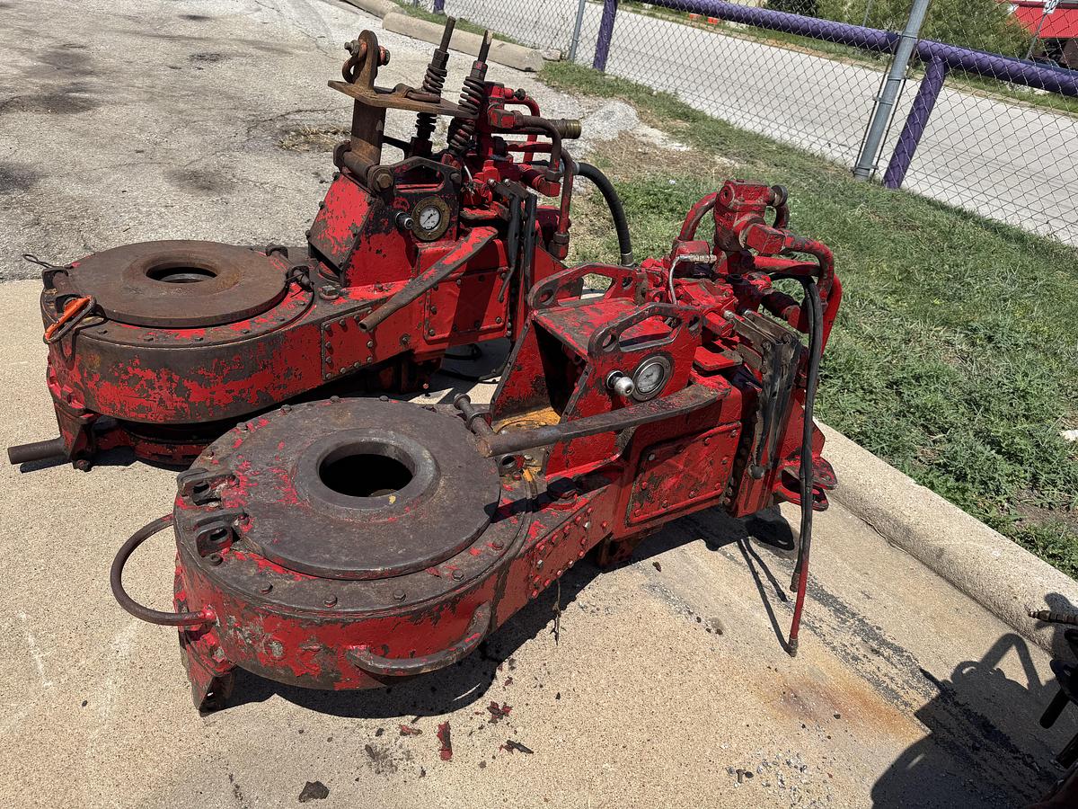 Used Foster 58-93R Hydraulic Tubing Tongs