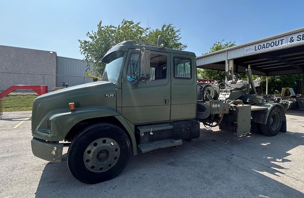 Used 2001 Freightliner FL-70 Mobile Hydraulic Power Pack Truck