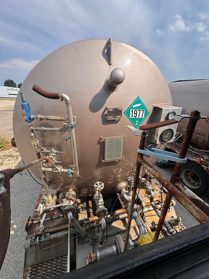 Used 2006 Peerless 42ft Tri-Axel Drop Deck Non-Fired Nitrogen Pump Trailer