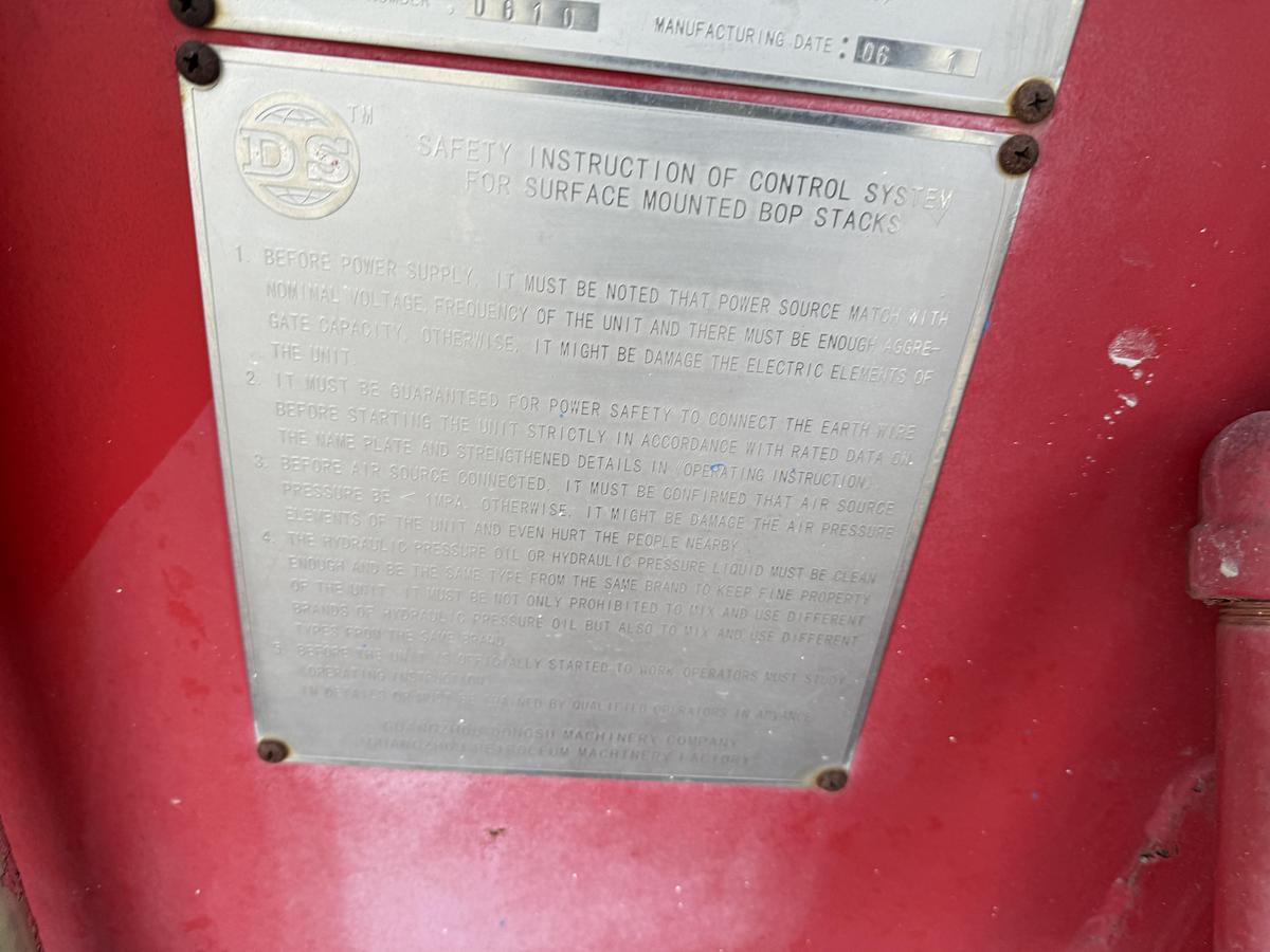 Used DS 320 4-Station Closing Unit